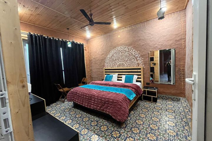 Room 22 of 102