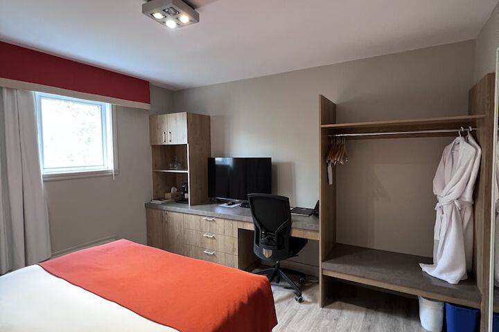 Room 35 of 140
