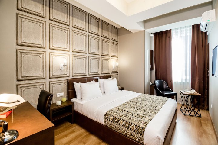 Room 34 of 108