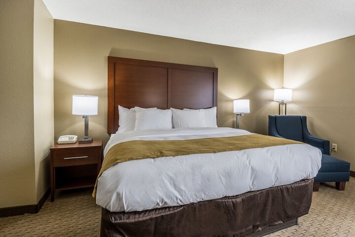 1 King Bed (4 of 13)