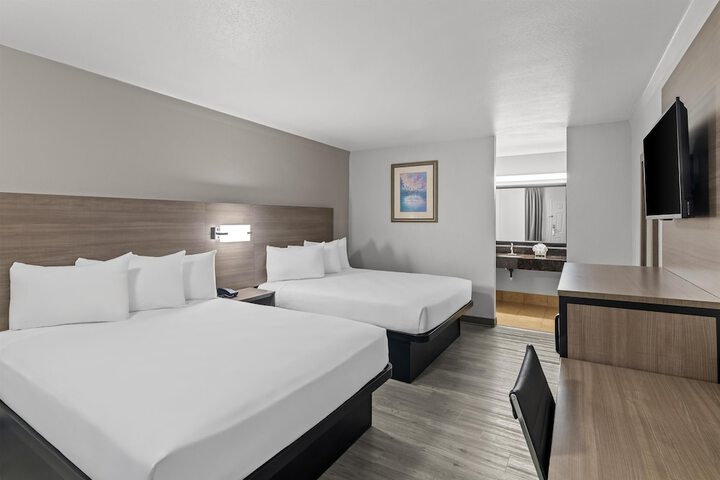 Room 10 of 30