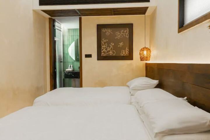 Room 14 of 49