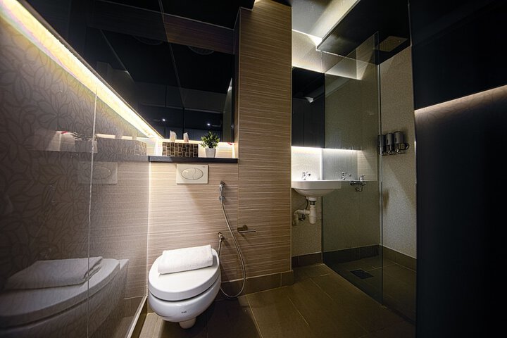 Room 16 of 25