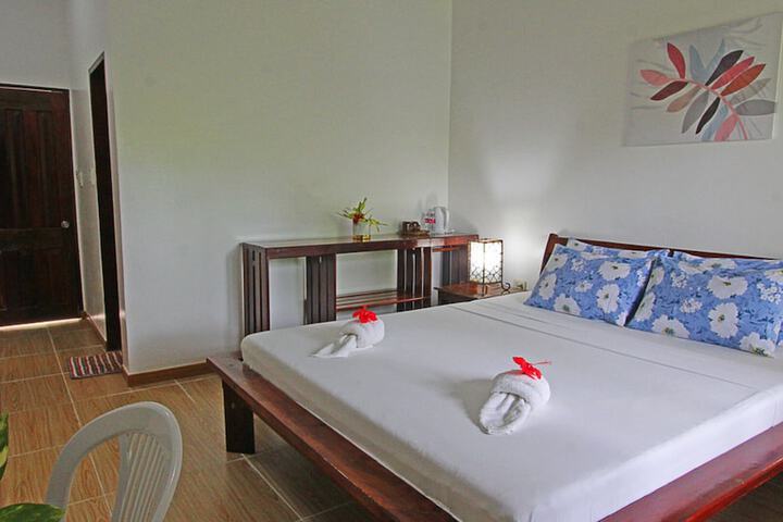 Room 6 of 92