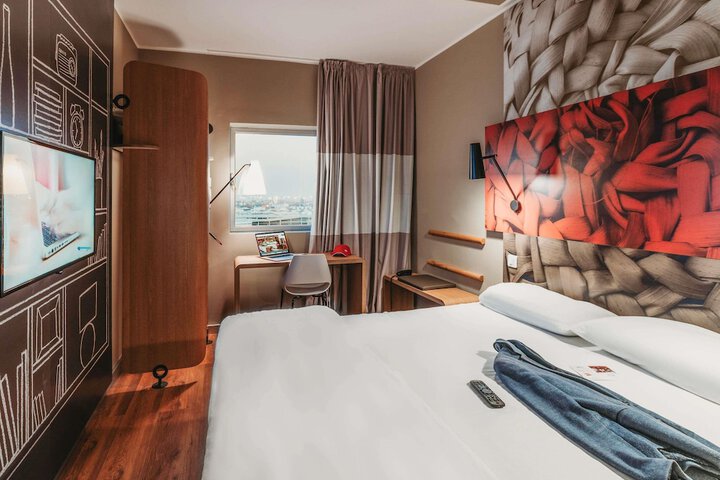 Room 14 of 100