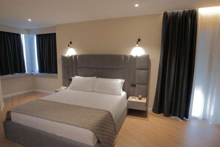 Room 12 of 37