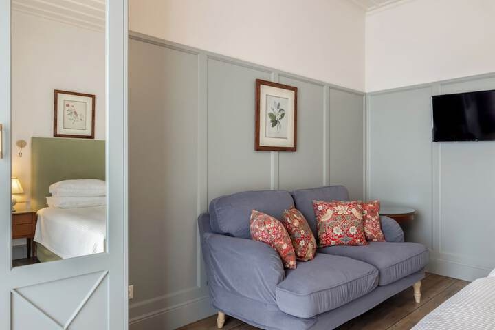 Room 100 of 147