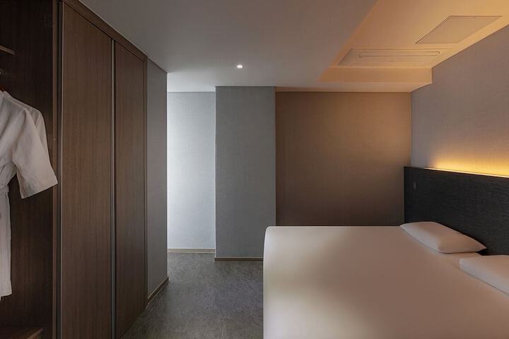 Room 82 of 124