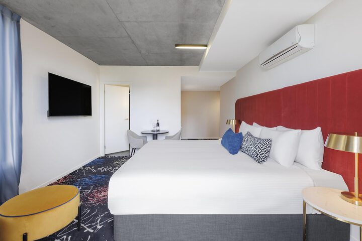 Room 34 of 112
