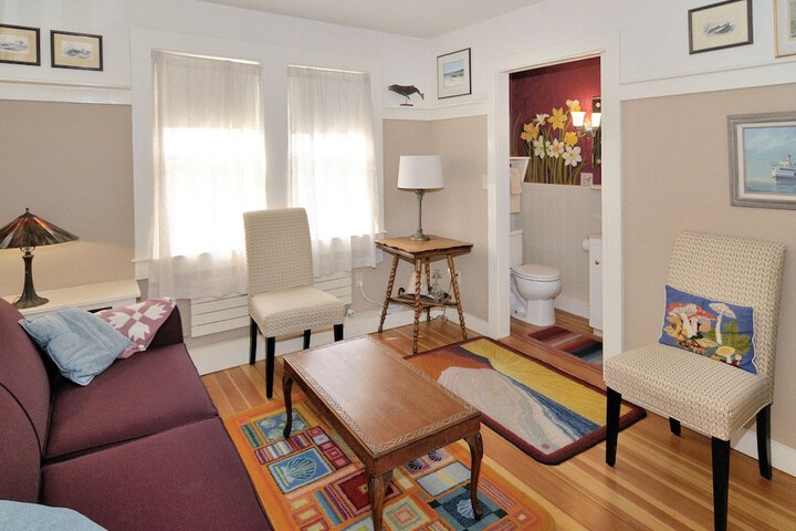 Room 9 of 22