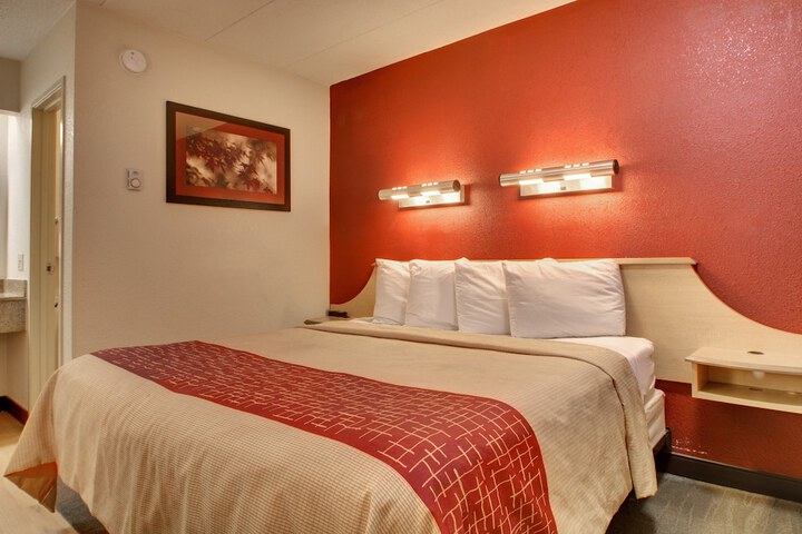 1 King Bed (8 of 11)