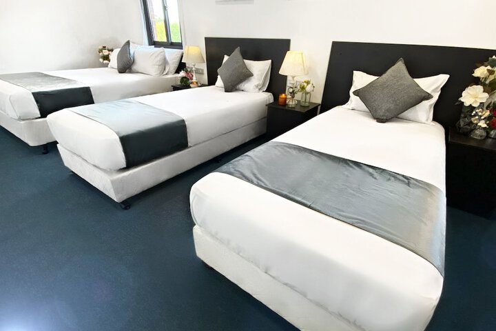 Room 10 of 32