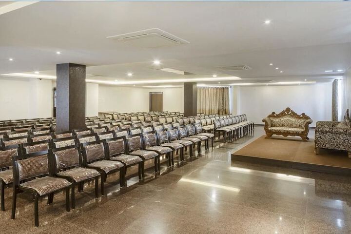 Ballroom/Hall 18 of 25