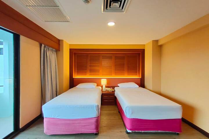 Room 27 of 102