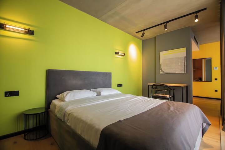 Room 12 of 32