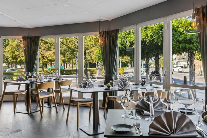 Dining 49 of 68