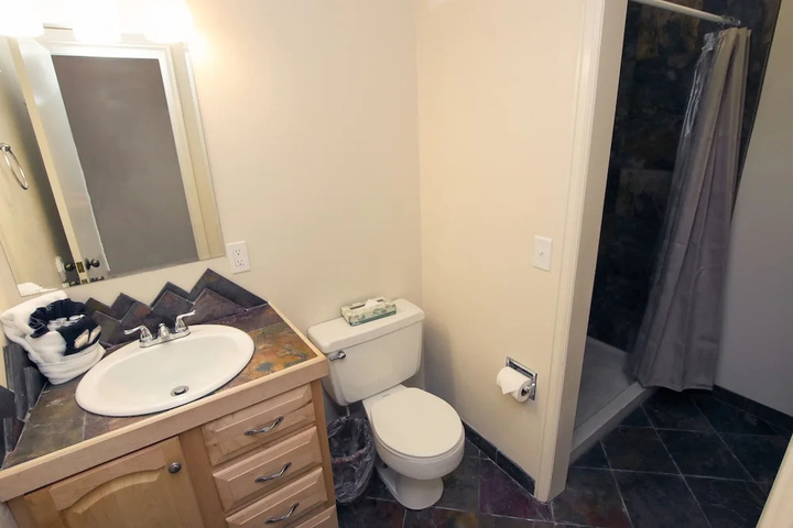 Room 5 of 9