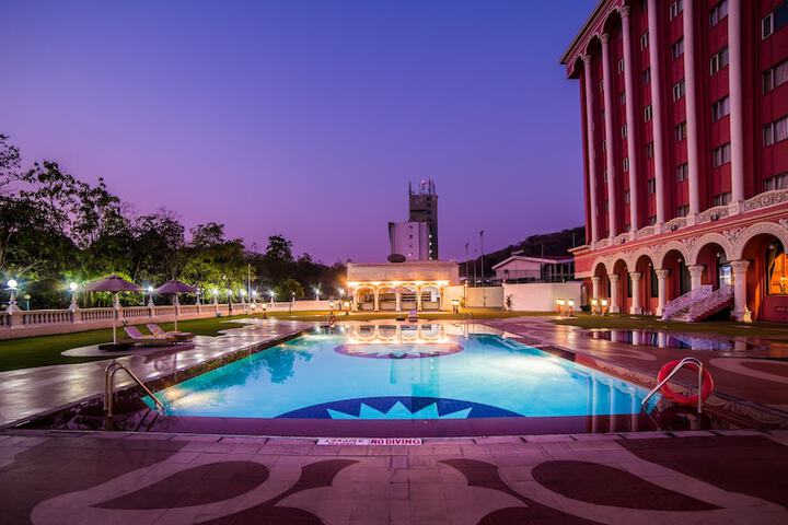 Pool 76 of 120