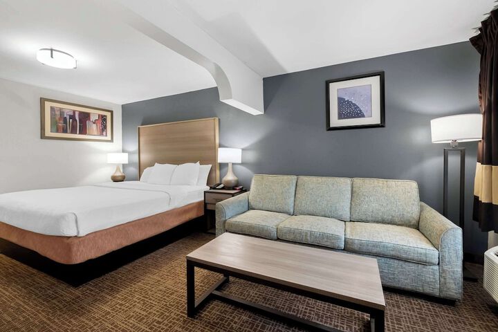 Suite 2 Double Beds Accessible (10 of 15)