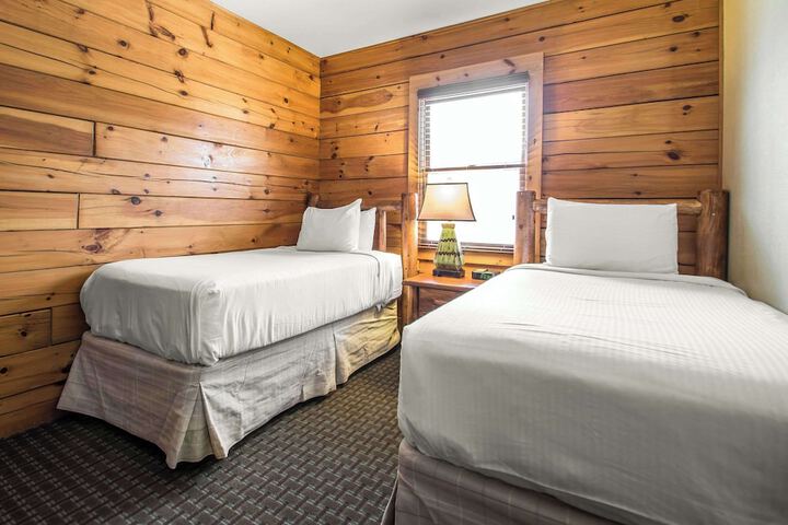 2 Bedroom 1 King 1 Queen 2 Bath Cottage (13 of 14)