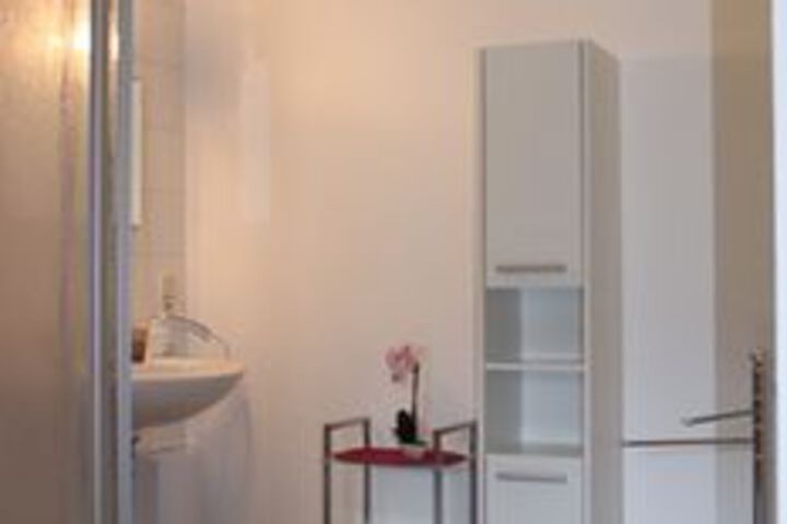 Room 4 of 69