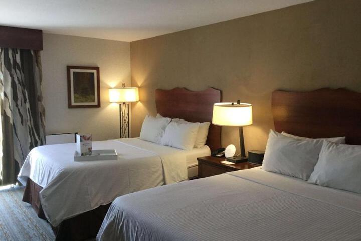 2 Queen Beds (4 of 5)
