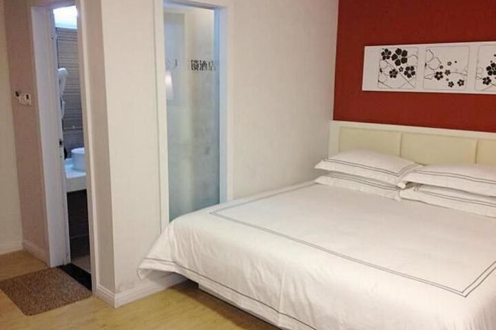 Room 3 of 10