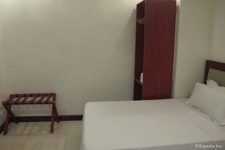 Room 10 of 33