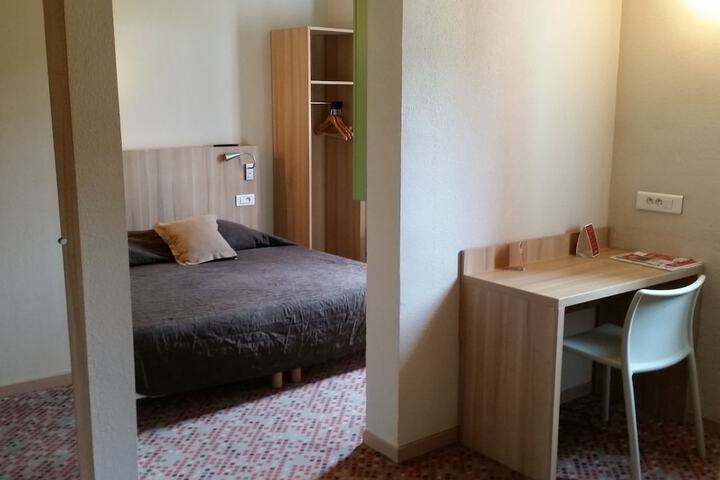 Room 10 of 20