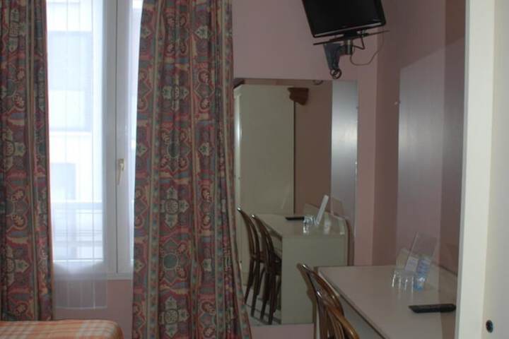 Room 11 of 36