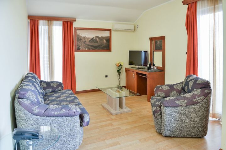 Room 27 of 45