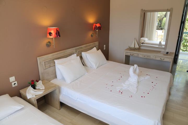 Room 4 of 11