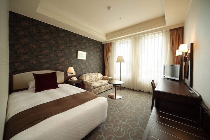 Room 6 of 204