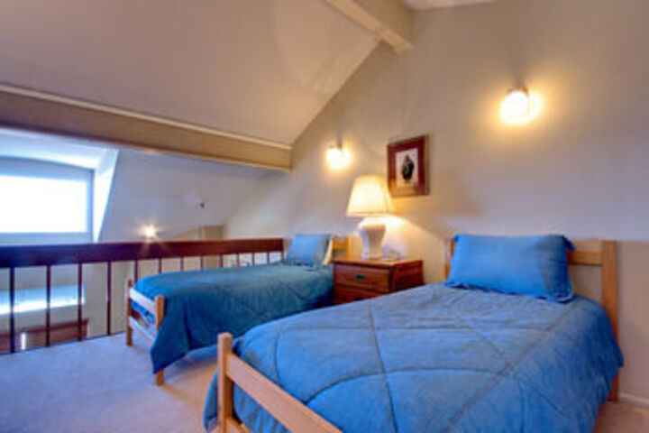 Room 12 of 25