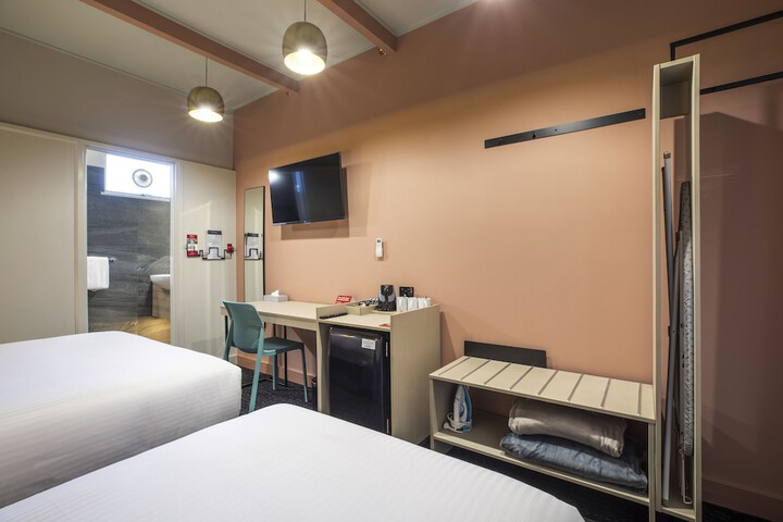 Room 9 of 43