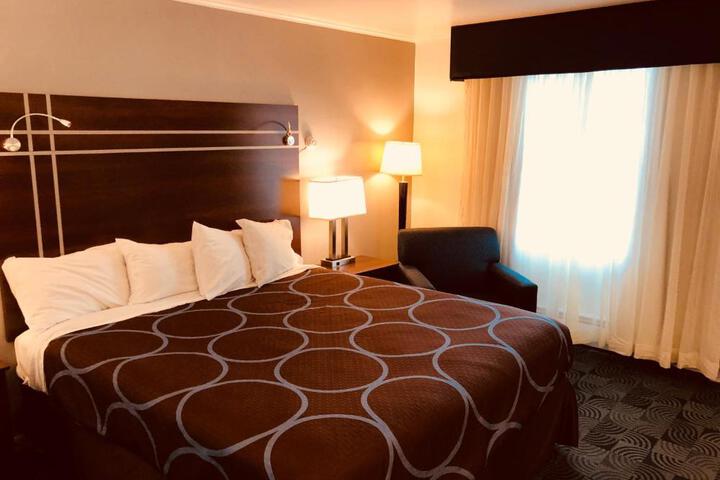 Standard | King Bed (5 of 10)