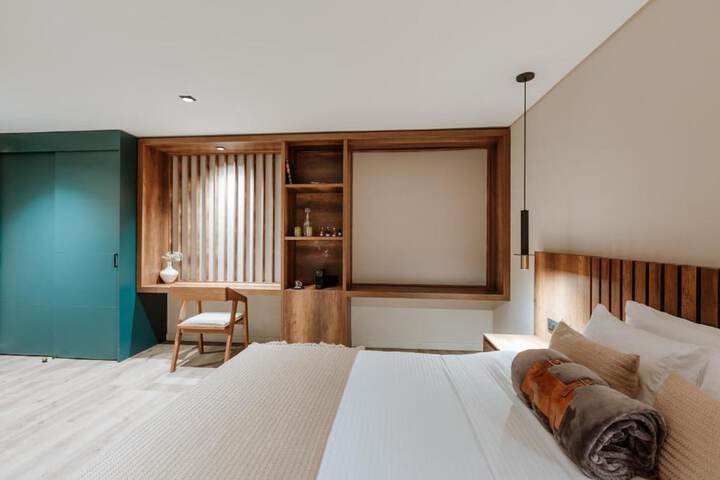 Room 5 of 12