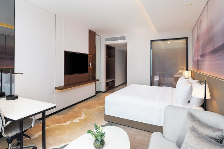 Room 34 of 100