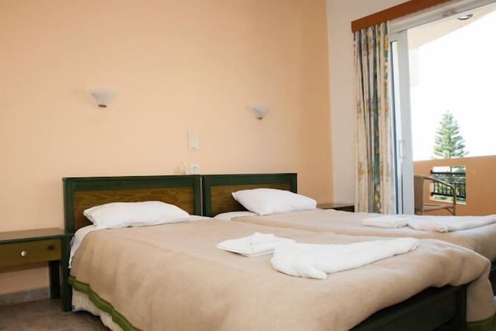 Room 4 of 44