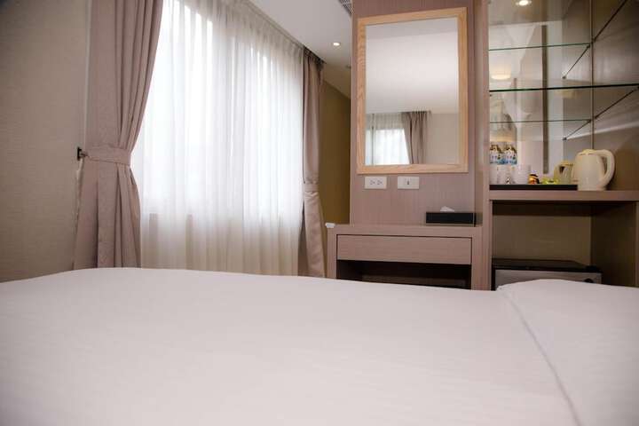 Room 13 of 42