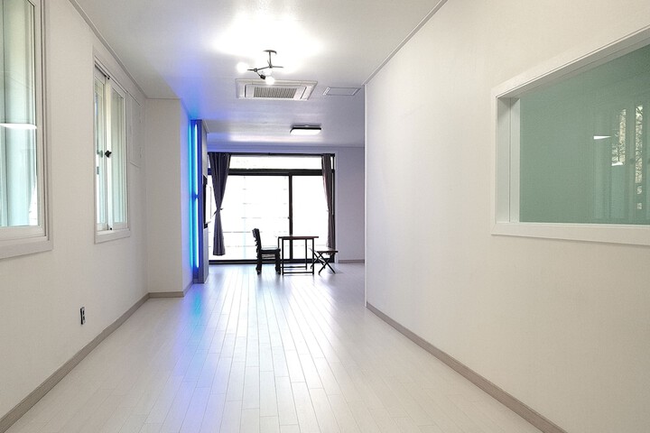 Room 6 of 150