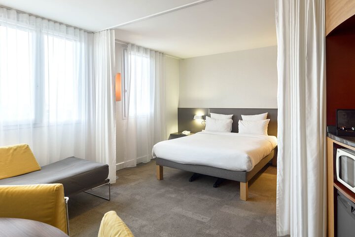 Room 8 of 30