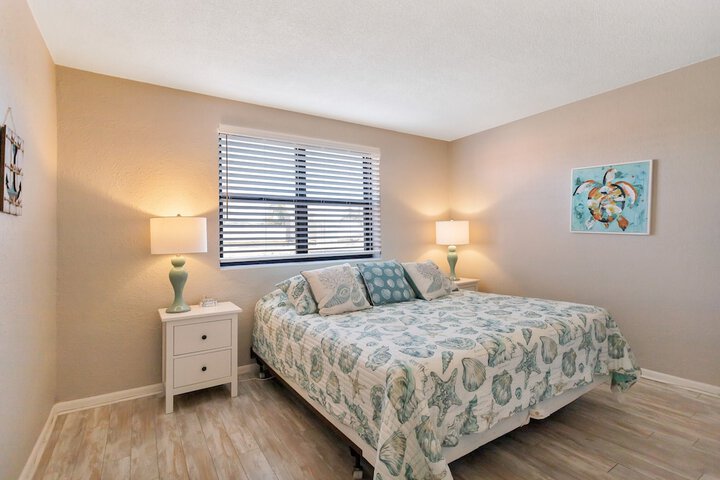 Room 83 of 325