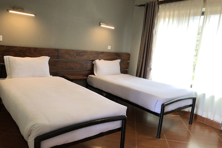 Room 4 of 32