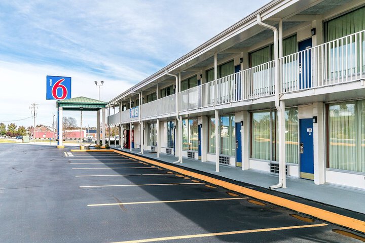 Hotel Entry