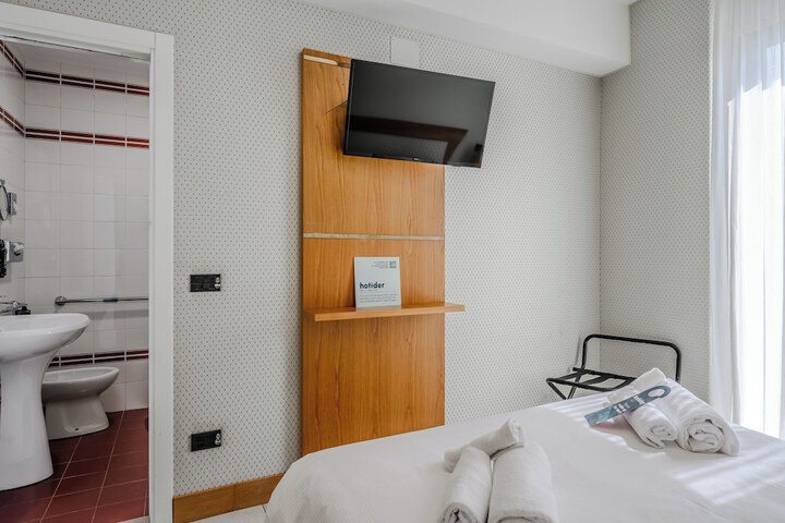 Room 14 of 97