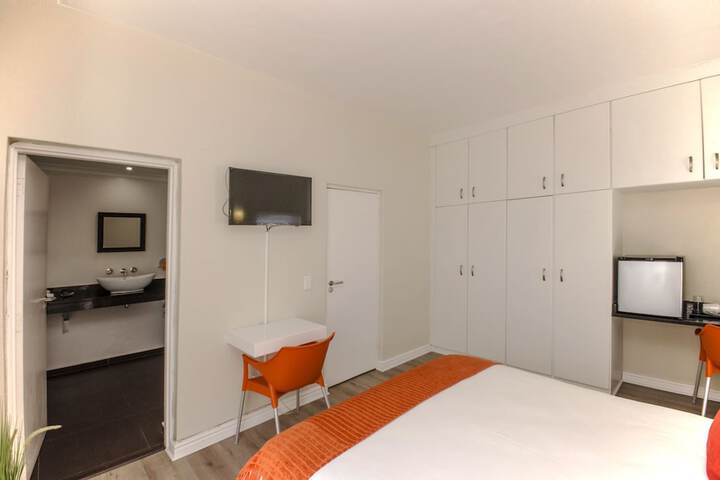 Room 4 of 19