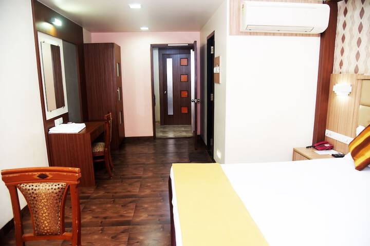 Room 11 of 24