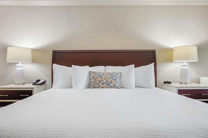 Resort View King Room (8 of 9)