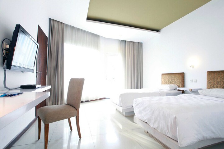 Room 3 of 130